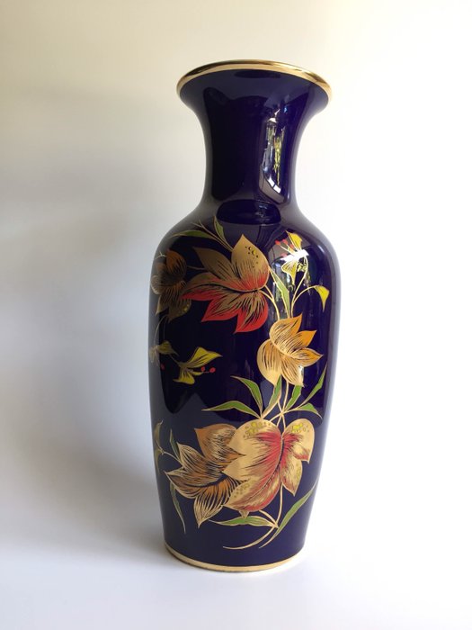 Royal Porzellan Bavaria KPM-Vase in real cobalt with floral decoration
