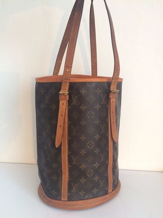 Louis Vuitton – Bucket GM shoulder bag with new lining - Catawiki