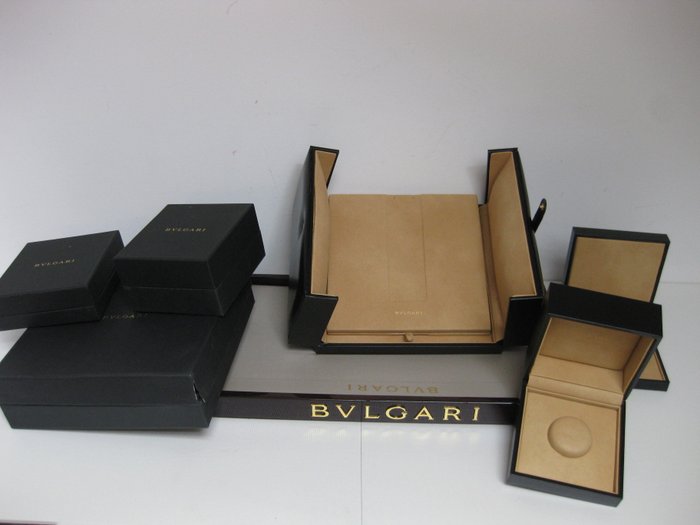 Bulgari set: Two jewellery boxes, one large necklace box, one display tray.
