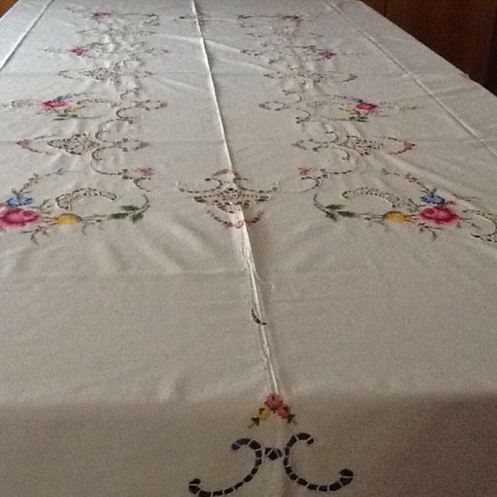 Embroidered tablecloth cross stitch and crochet
