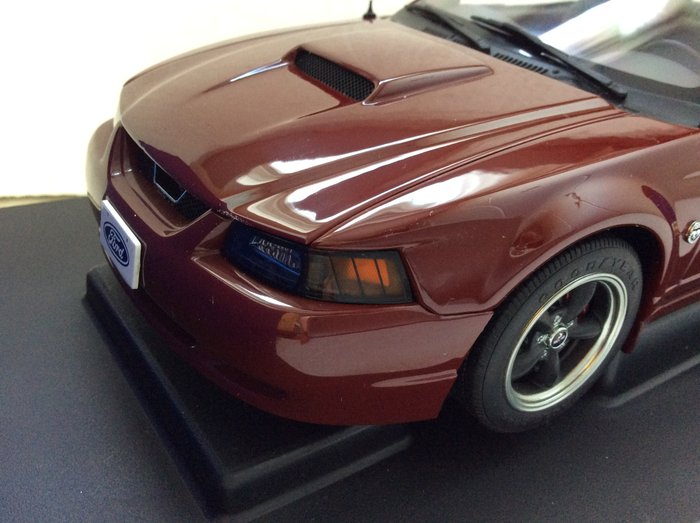 AUTOart Ford Mustang GT 40th Anniversary 2004 1:18 red 72856 