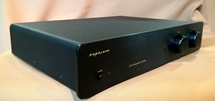EXPOSURE 2010 Superb Integrated Amplifier with stage of phono in mint condition + original remote control 