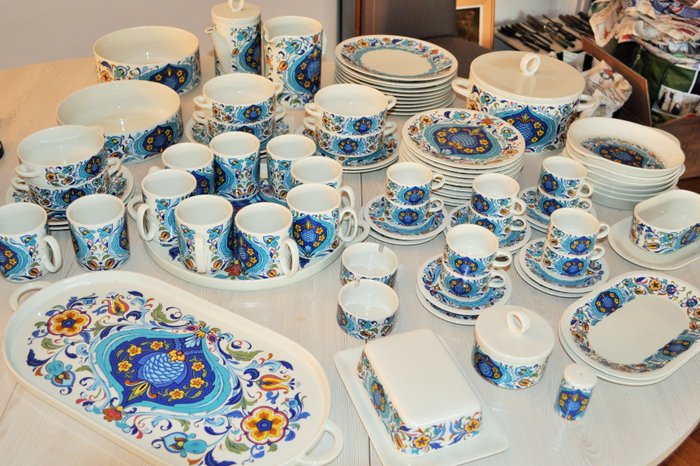 Lot of 81 piece Villeroy and Boch Izmir service 1973 “Picasso blue”