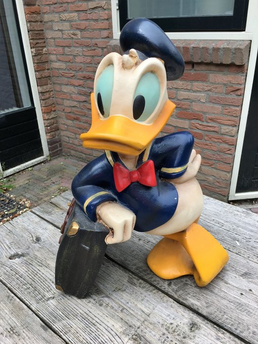 Disney, Walt - Statue - Donald Duck Leaning on Suitcase (80's/90's)