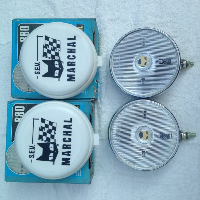Marchal 880 Rally fog lights. 18 cm diameter: With covers. New old stock!