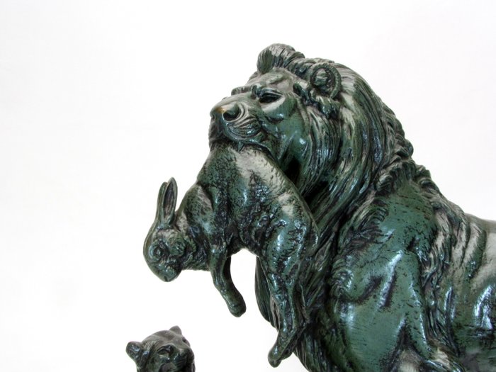 Paul-Edouard Delabrierre (1829-1912) - large bronze group 'Lion 1er Gibier' - France - late 19th century.
