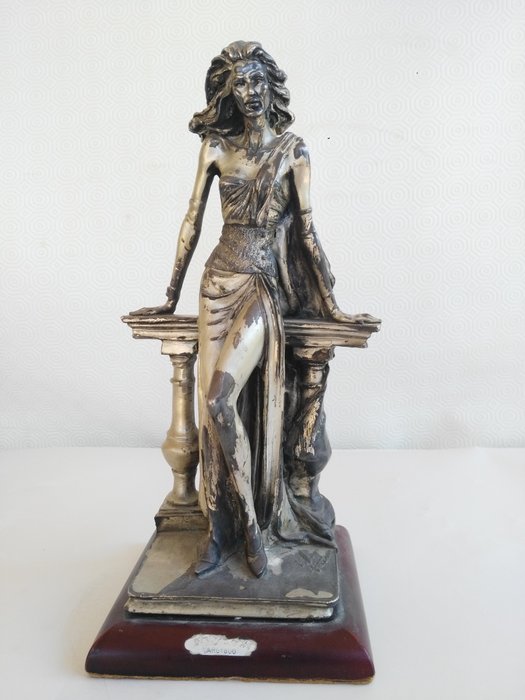 Large silvery sculpture, La Dama by Vittorio Tessaro, signed by the artist