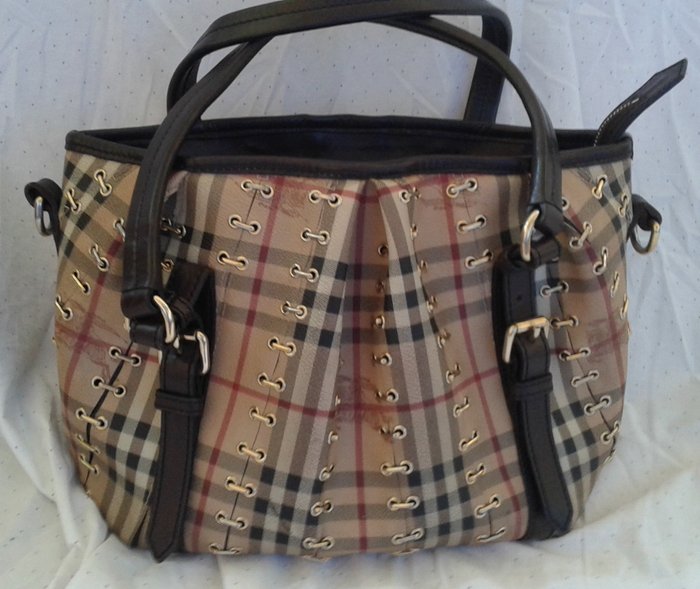 Burberry Limited Edition – nucket bag 