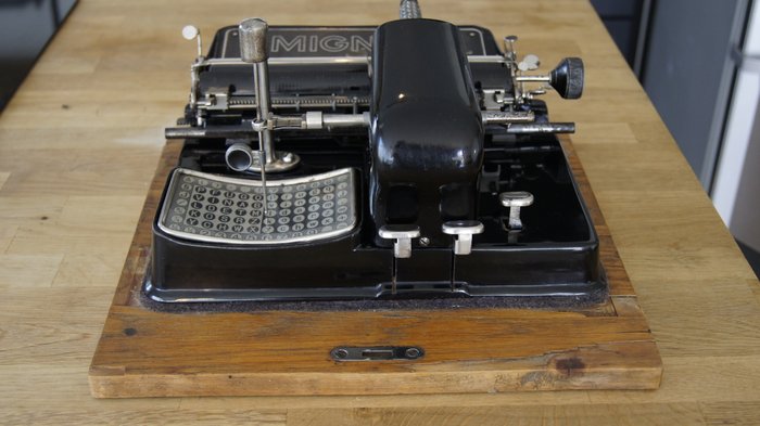AEG Mignon model 4 typewriter