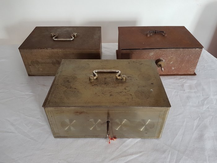 Beaumont three vintage steel money boxes, safes with key, France, 1930s