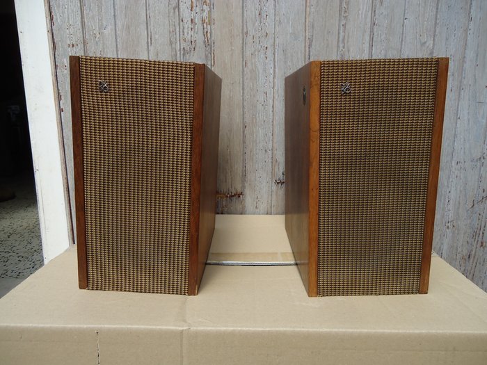 Very nice B&O Bang & Olufsen type B HT33 speakers