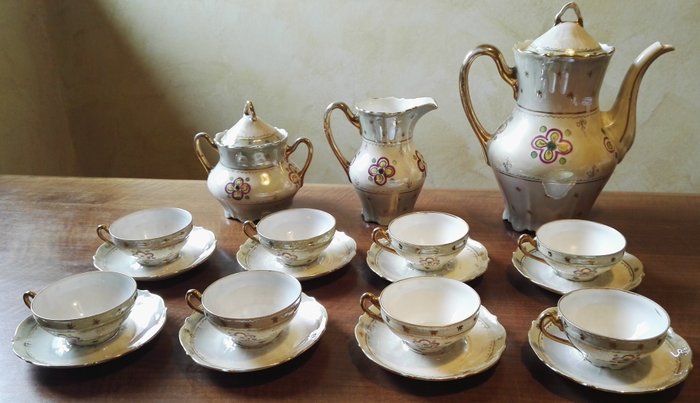 Carl Tielsch Altwasser Germany, 1875 - porcelain and gold tea set of 8 cups + 8 saucers + milk jug + teapot