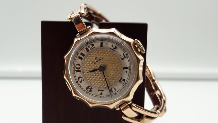Rolex Lady Vintage Art Deco watch in 9 kt gold. From the 1920s