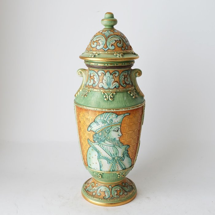 Gialletti Deruta - large art majolica portrait vase with lid (47 cm)