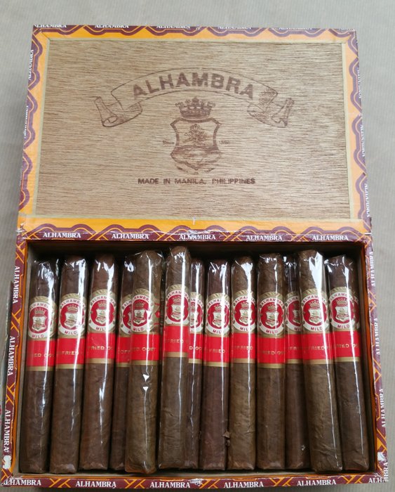 Sealed box of Tabacalera corona cigars and opened box of Alhambra cigars. Sigaren