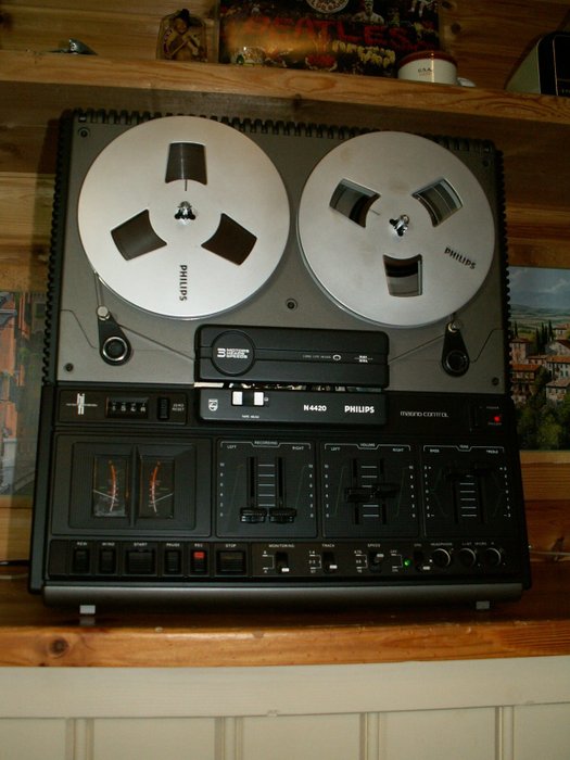 A beautiful tape recorder: PHILIPS N4420 + 4 reels and speakers PHILIPS, type 22AH403/11Z