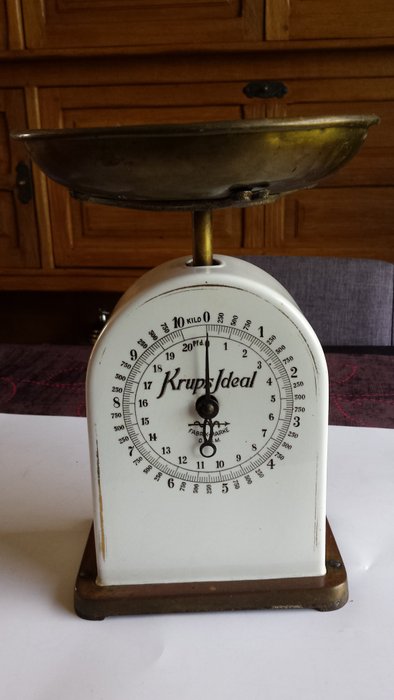 Scale krups ideal in porcelain, 1920 s