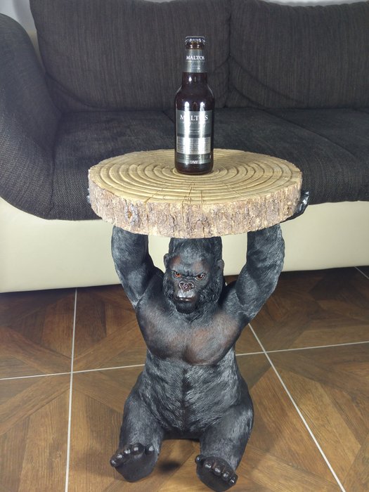 King Kong Gorilla table - table area imitates illusory truthful tree disc