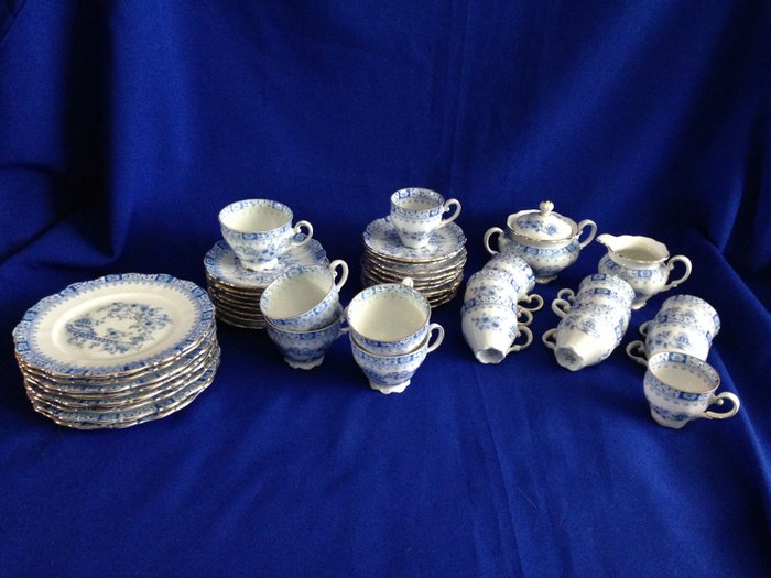 Seltmann Weiden Bavaria ‘Theresia’ blue coffee set with gold coloured rim 