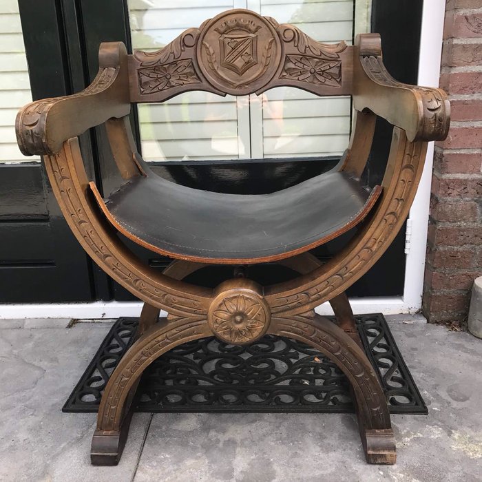 Antique, large and robust Curule chair/Throne of Dagobert - Mid 20th century