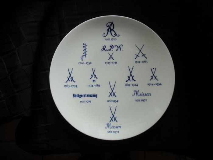 1 decorative original Meissen plate, featuring all Meissen symbols since 1720