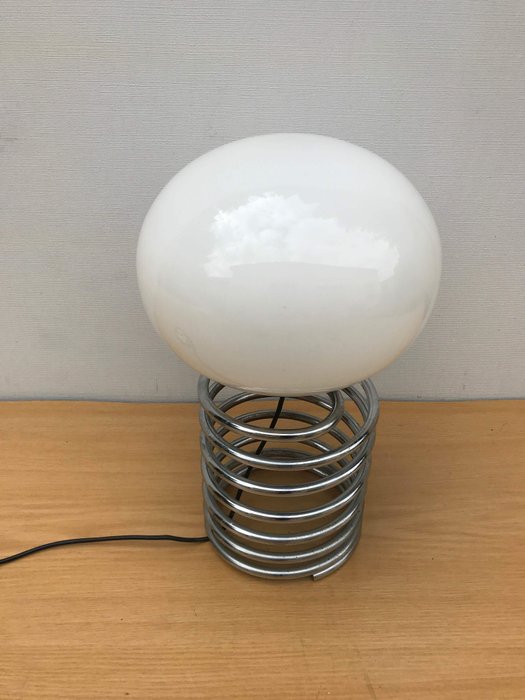 Ingo Maurer – Spiral lamp, chromed aluminium lamp, with white opal glass.