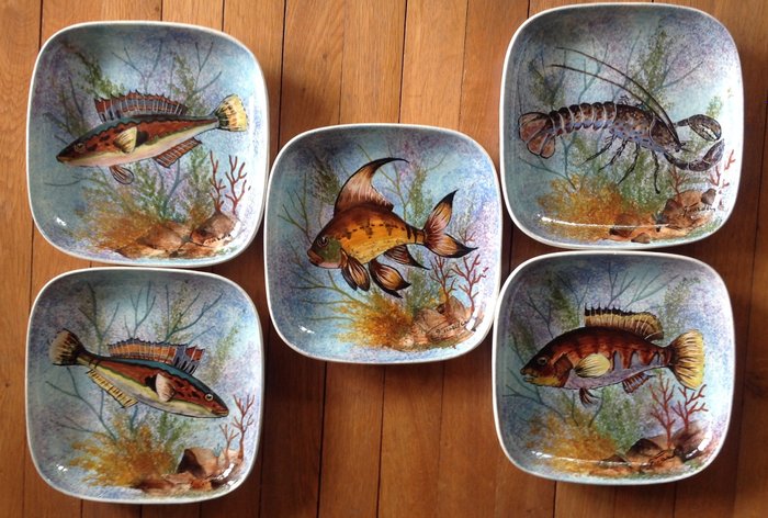 Biot G.Tardieu - Plates painted with fish motifs