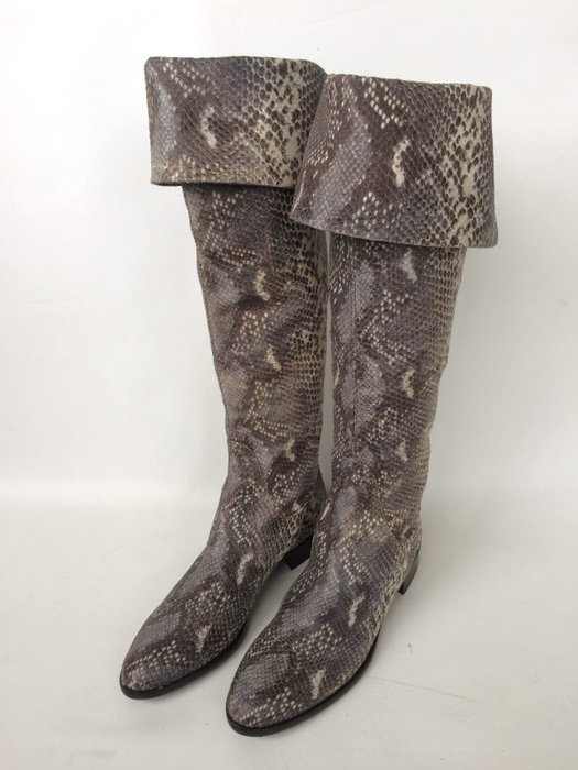 Sfratelita Calsolarirecnati – snakeskin women's boots