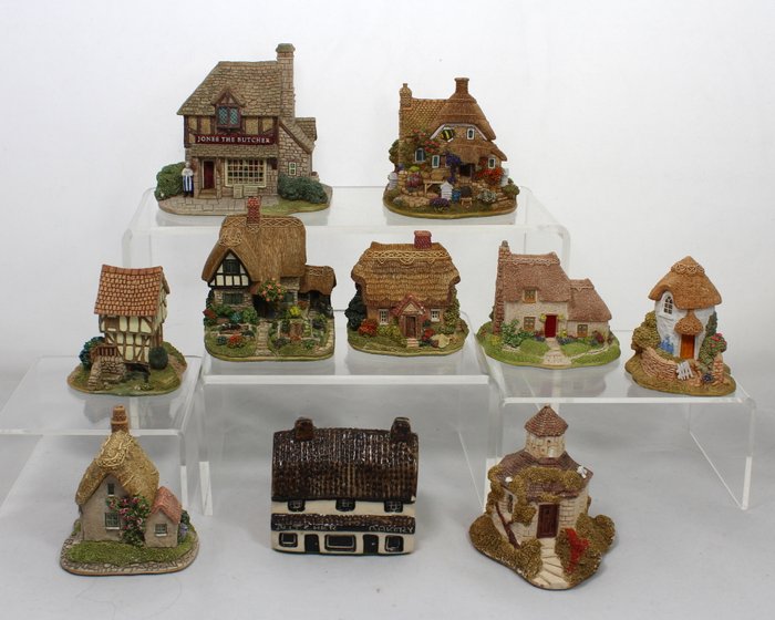 Collection of 10 Vintage Lilliput Lane Cottages