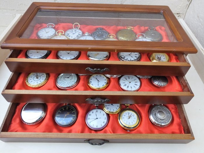 Storage display case with 38 pocket watches in mint condition