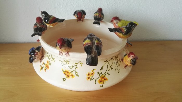 Coupe aux oiseaux vasque jardiniere en Barbotine, attribuée à Jérôme Massier