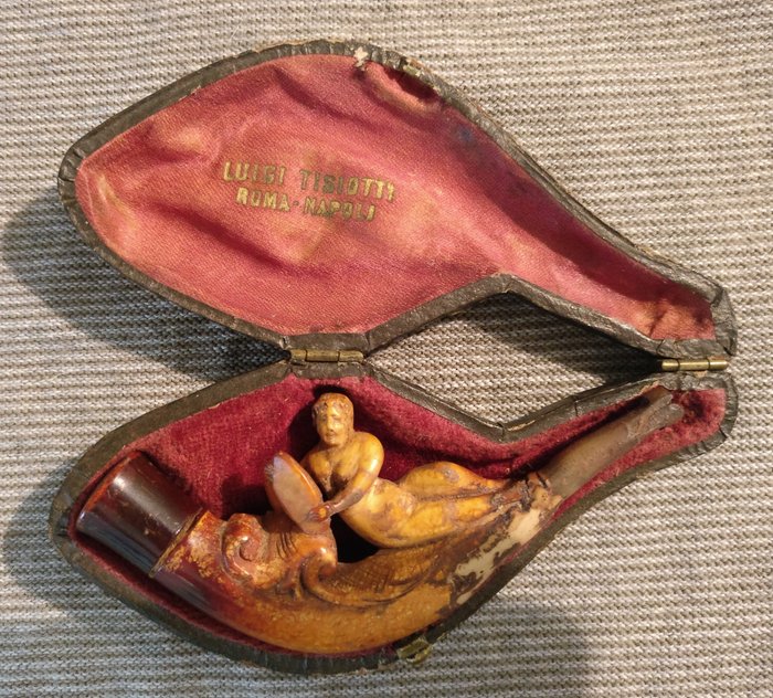 Antique Meerschaum pipe, decorated with a woman with mirror - signed by Luigi Tisiotti, Rome-Naples, Italy - 19th century