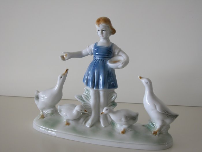Wagner & Apel, Porcelain Figure Group "Goose Girl"