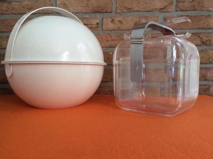 Carlo Viglino for Fratelli Guzzini – Picnic set ‘Pic Boll’ with plastic ice bucket with tongs