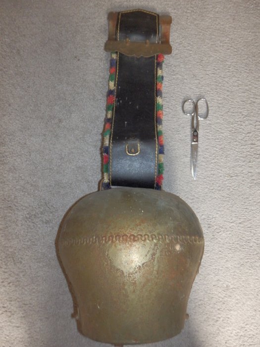 Very large nearly antique brass cowbell of 2.8 kg.