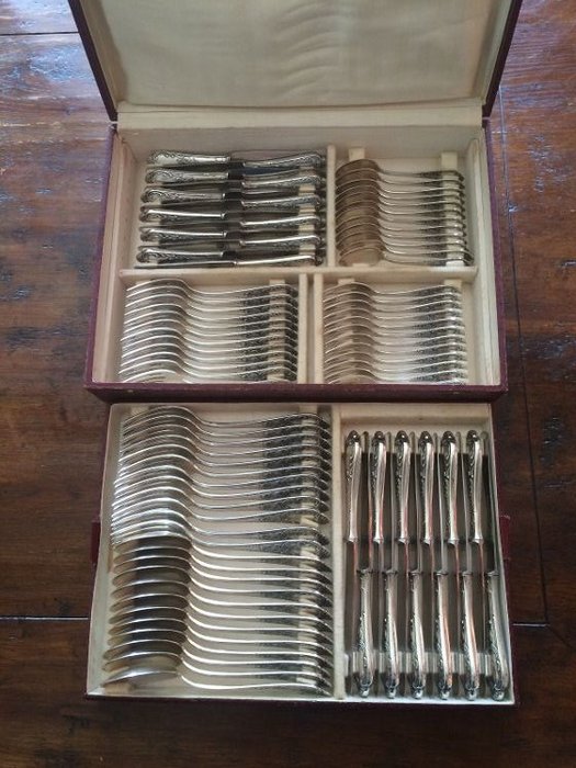 Rostfrei solingen aus 100 ca. 1915 Germany, cutlery for 12 people in cartridge - 84 pieces
