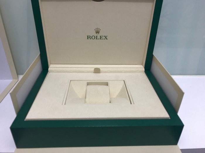 Rolex watch box(big Size)not been used 