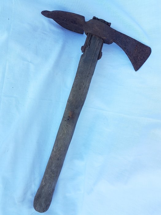 Military axe from WW1 - Italian Army