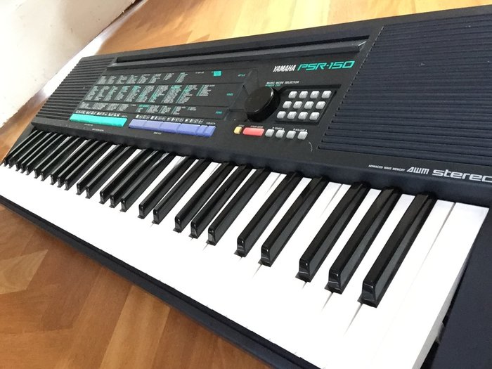 Yamaha PSR-150 Vintage Keyboard (1991) inclusief adapter en bladmuziekstandaard 