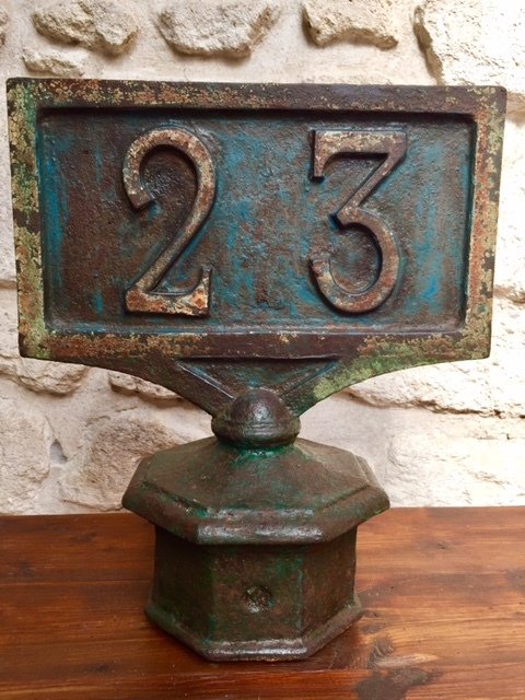 Old milepost SNCF (French rail company)
