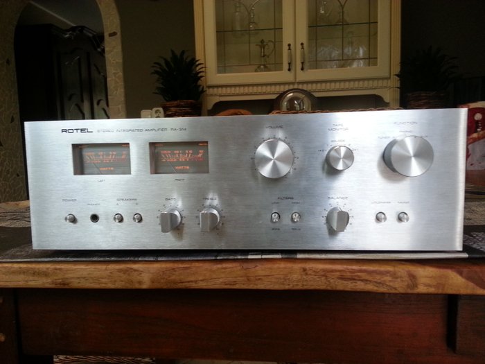 Very nice vintage 1976 Rotel Stereo Integrated Amplifier RA-314
