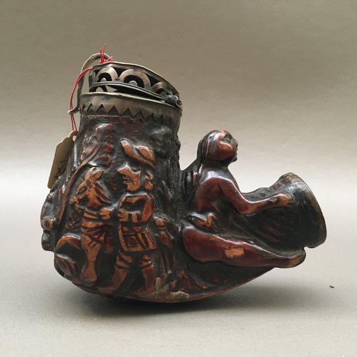 Early carved wooden pipe with silver lid. Hunting scene and female nude. - Germany, ca. 1780
