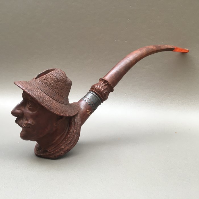 Very large hand carved wooden pipe "Man with hat" - Germany, ca. 1870