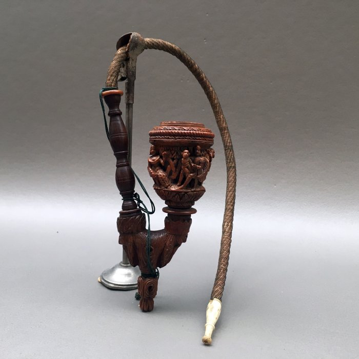 Carved corozo nut tobacco pipe with finely carved decoration - France, ca. 1830
