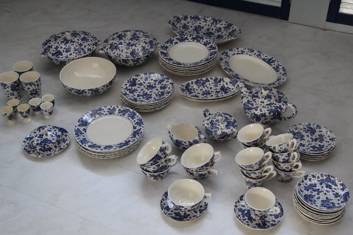 Beautiful Beatrix Tableware Societe Ceramique Maestricht (71 pieces)