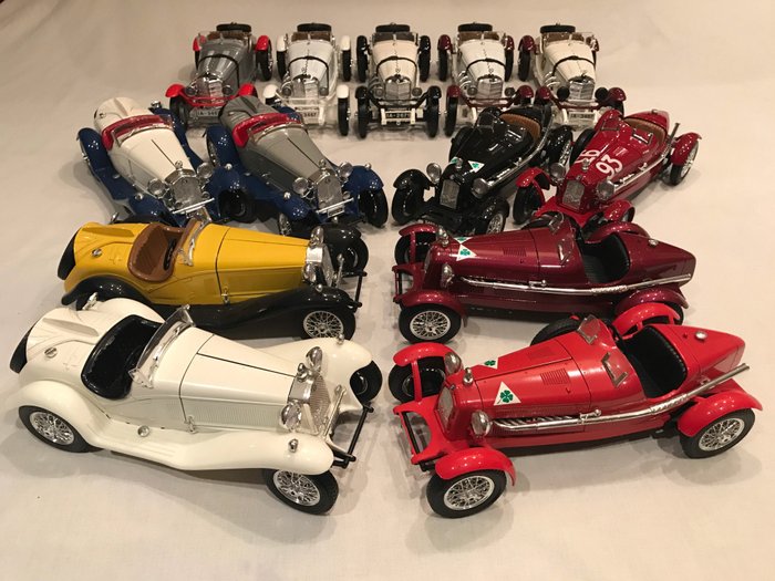 Bburago - Scale 1/18 - Lot with 13 models: 4 x Alfa Romeo 2300 Spider,  4 x 8C 2300 Monza & 5 x Mercedes SSKL