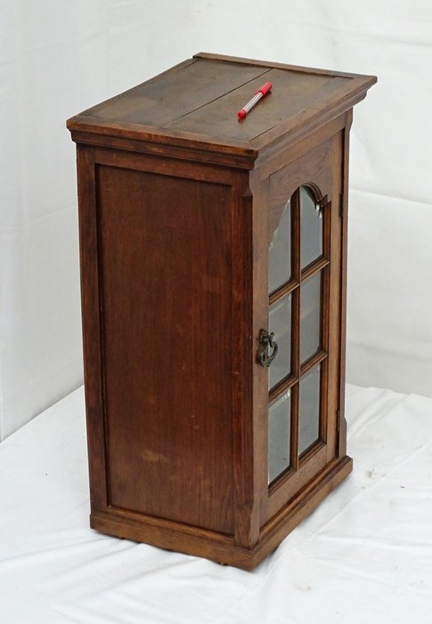 Oak Hall Cabinet With Cut Glass In Door First Half 20th Century
