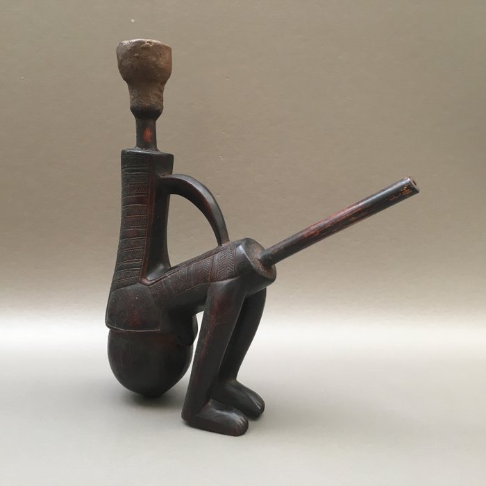 Finely carved anthropomorphic wooden pipe decorated with coconut base. Makonde, Tanzania / Mozambique, Africa ca. 1940