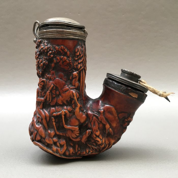 Finely carved boxwood pipe with hunting scene - France, ca. 1850
