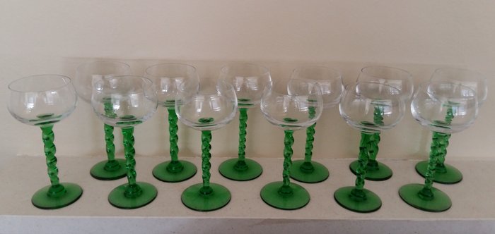 Service of 12 wineglasses Alsace Suzel twisted